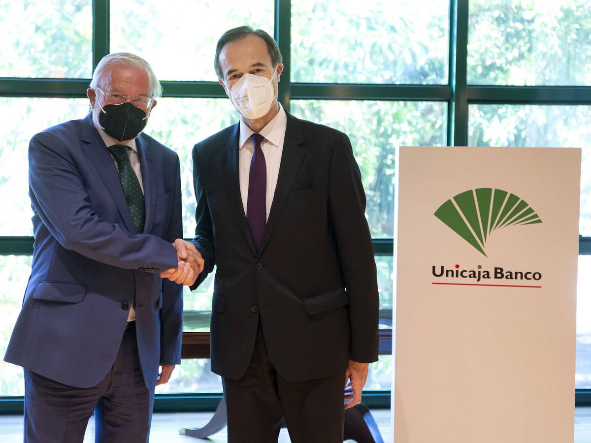 Foto: Manuel Azuaga y Manuel Menéndez, presidente y consejero delegado de Unicaja Banco.