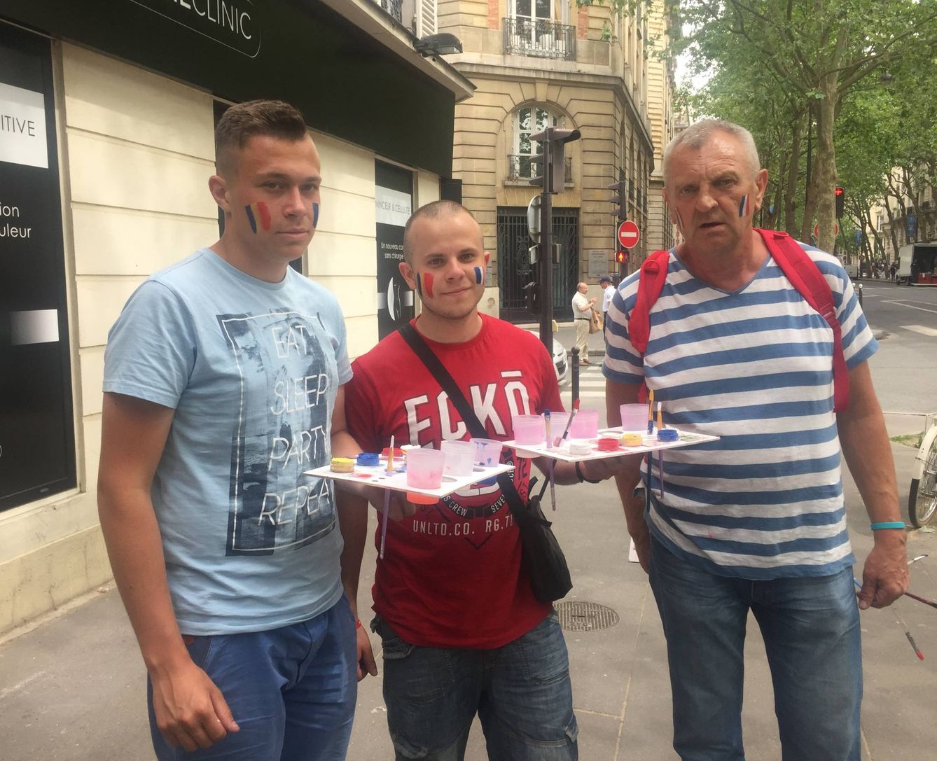 Karol, Andrej y Maciej, tres pintores polacos que viajaron desde Katowice para ver la Eurocopa (Foto: David Ruiz)