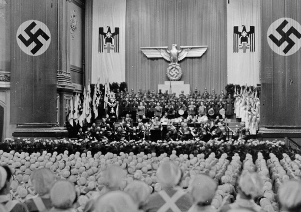 Foto: Enfermeras de la Cruz Roja reunidas en Berlín para su toma de juramento (&amp;#039;Las arpías de Hitler&amp;#039;)