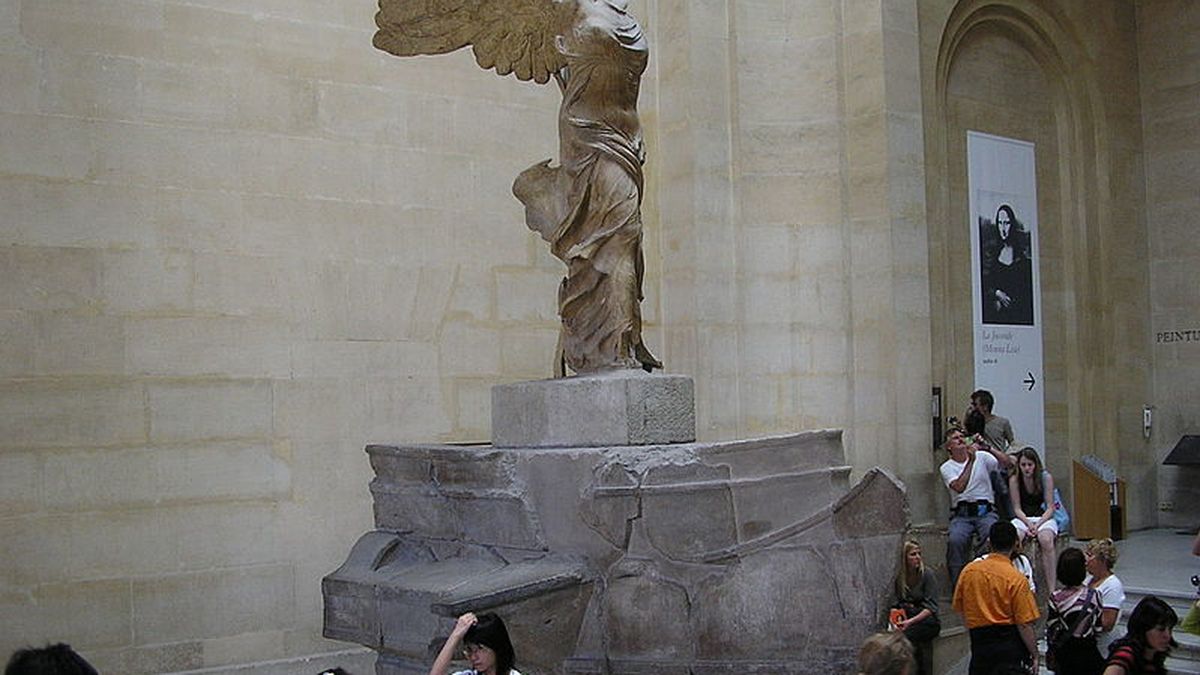 El Louvre pide dinero para salvar la Victoria de Samotracia