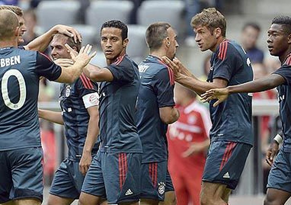 Foto: Los jugadores del Bayern celebran el primer gol de Lahm.