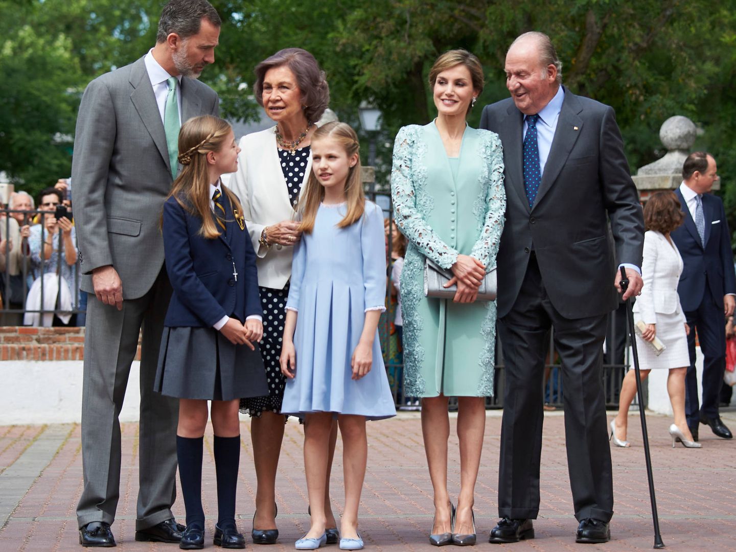 Los Reyes Felipe VI y Letizia con sus hijas y los eméritos. (Limited Pictures)
