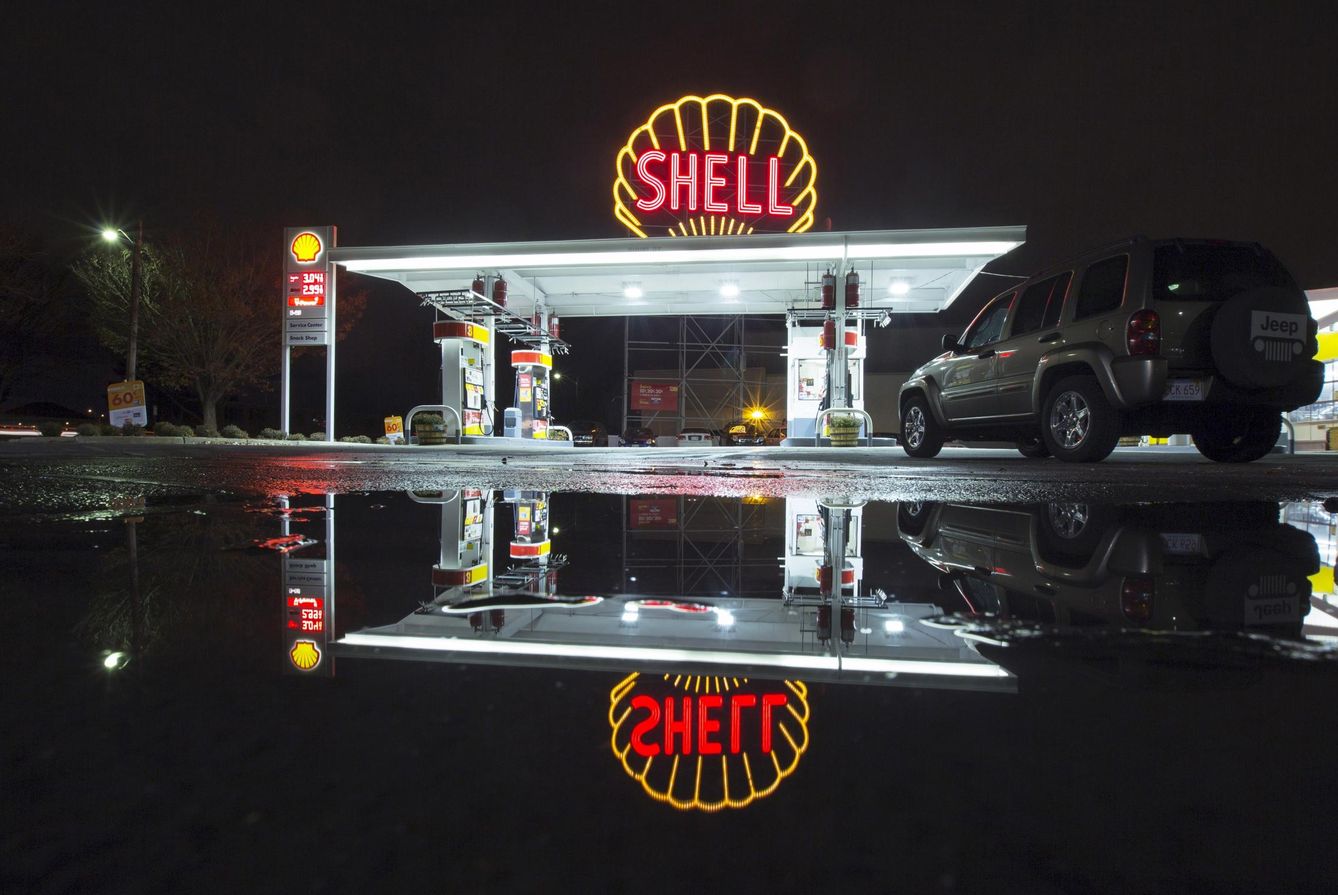 Una antigua señal de Shell en una gasolinera en Cambridge, Massachusetts (Reuters).
