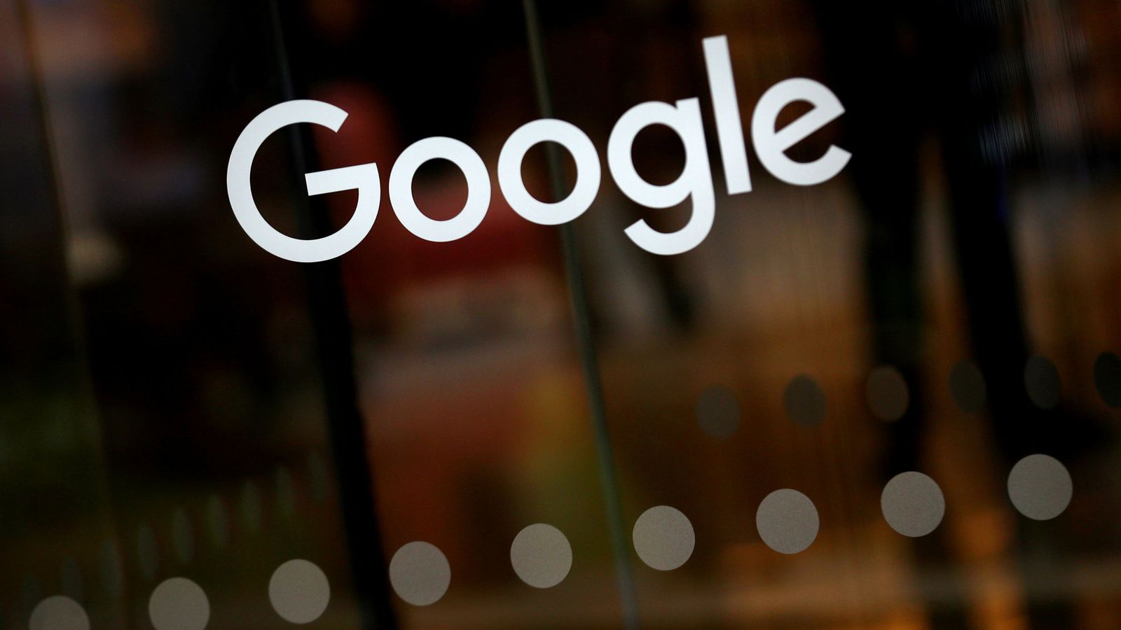 Foto: Logo de Google en sus oficinas en Londres. (Reuters)