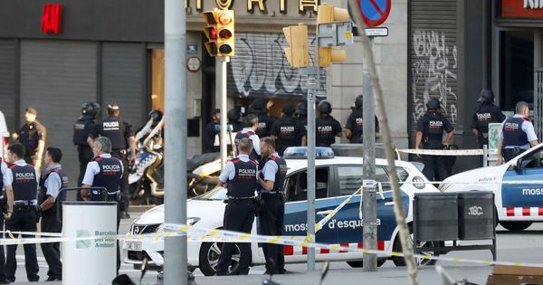 Foto: Despliegue policial en el lugar del atentado. (EFE)