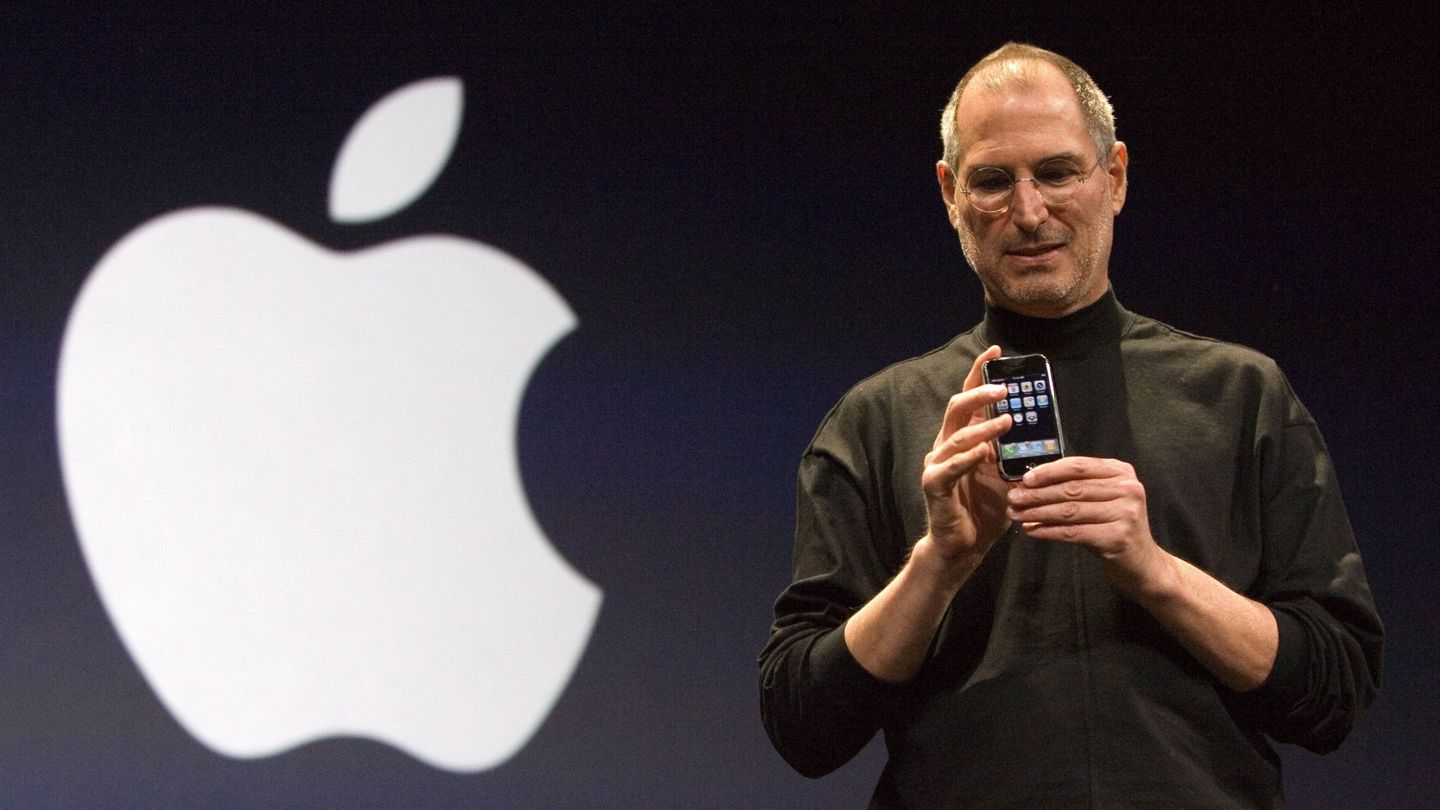Steve Jobs el día que volvió a cambiar el mundo con el iPhone. (EFE/John G. Mabanglo)