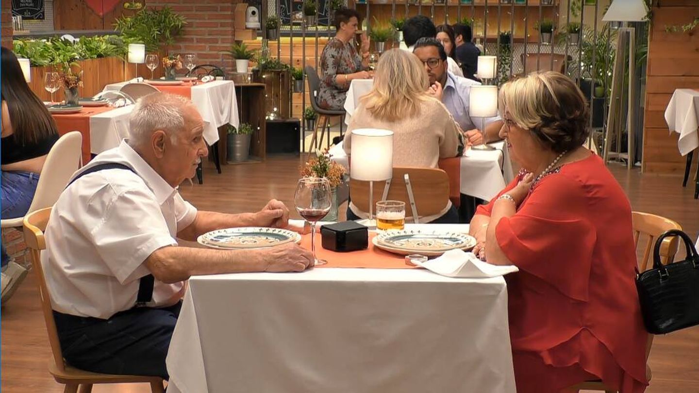 José y Rosa cenan en el restaurante de 'First Dates'. (Mediaset)