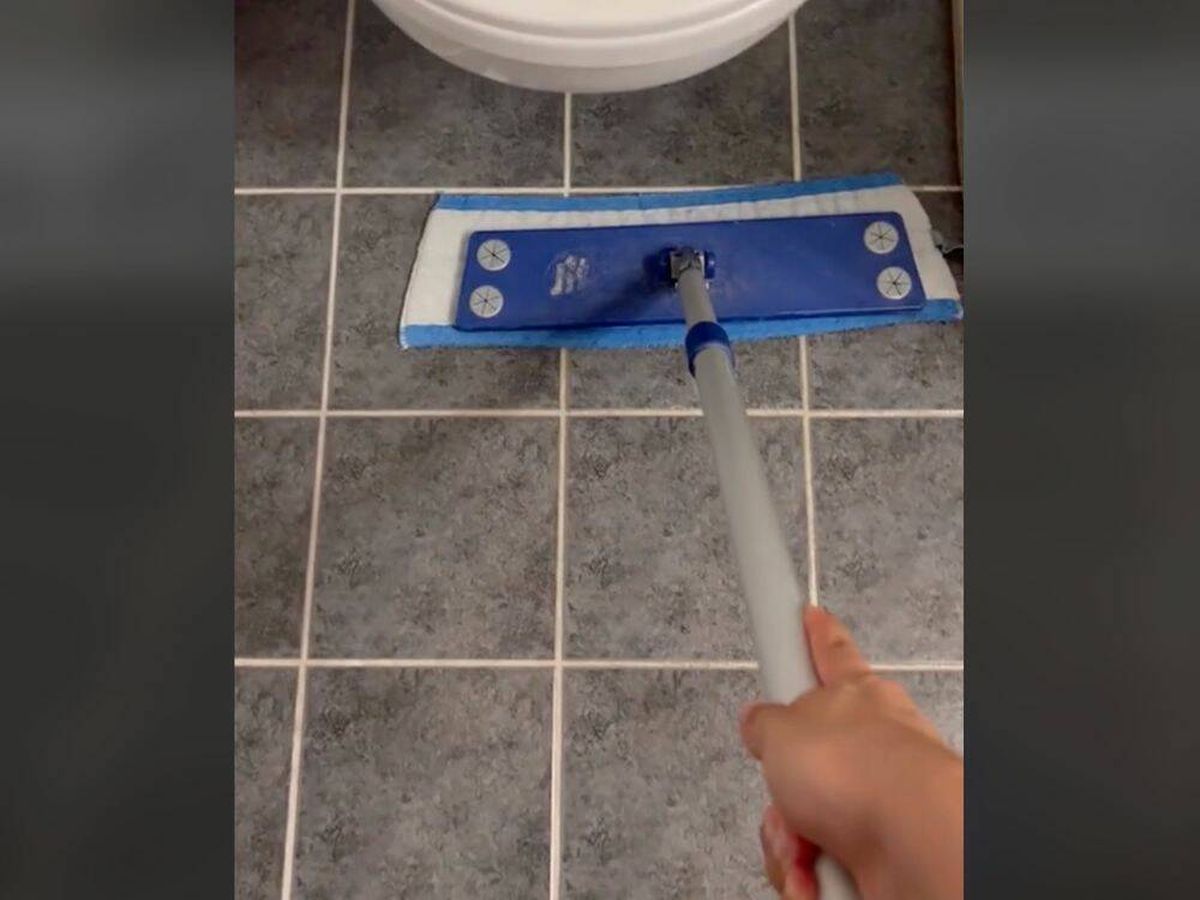 Foto: Una española que vive en Noruega enseña cómo son las extrañas fregonas con las que limpian allí (TikTok: @carlanebulosa)