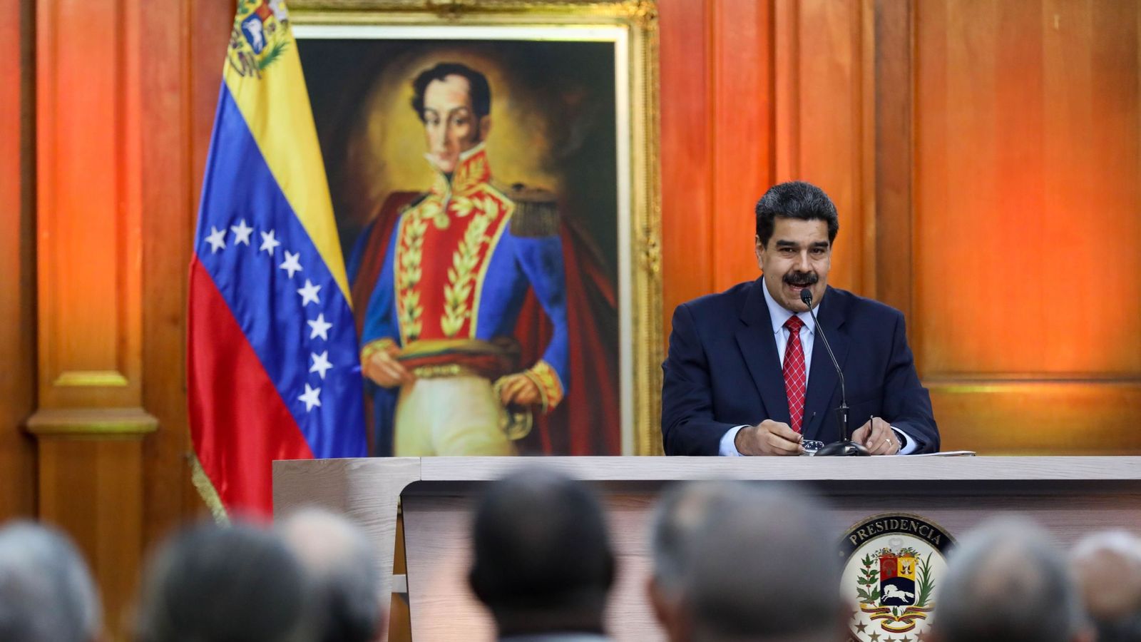 Foto: El jefe de Estado de Venezuela, Nicolás Maduro, habla durante una rueda de prensa desde el Palacio Miraflores este viernes. (EFE)