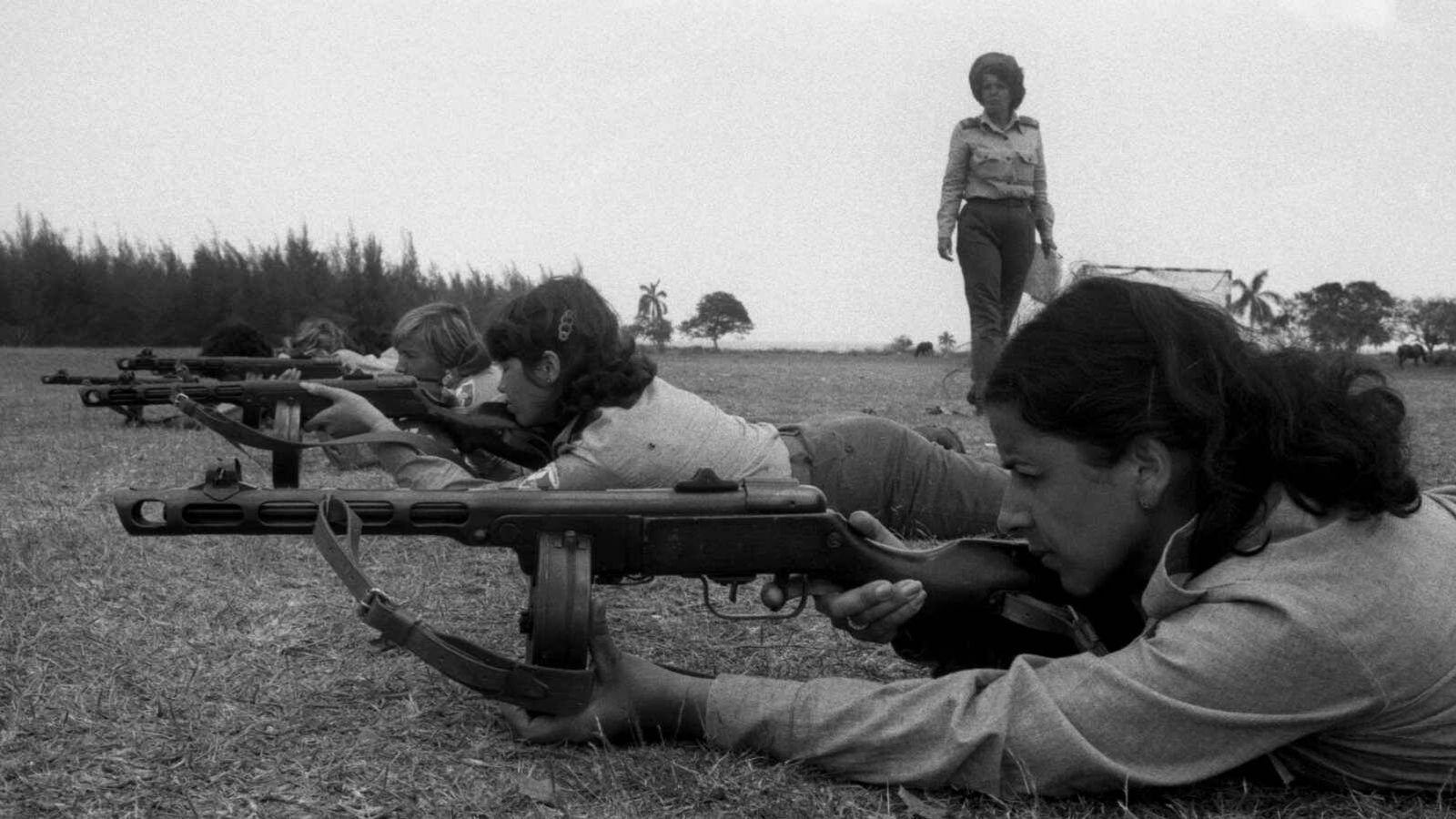Campo de entrenamiento de las milicias territoriales, La Habana Cuba 1982. (Pilar Aymerich)