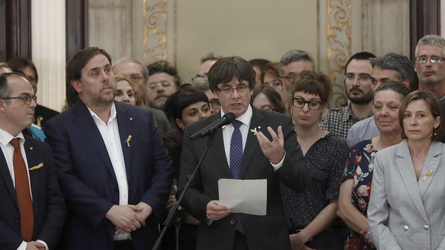 El presidente de la Generalitat, Carles Puigdemont (c). (EFE)