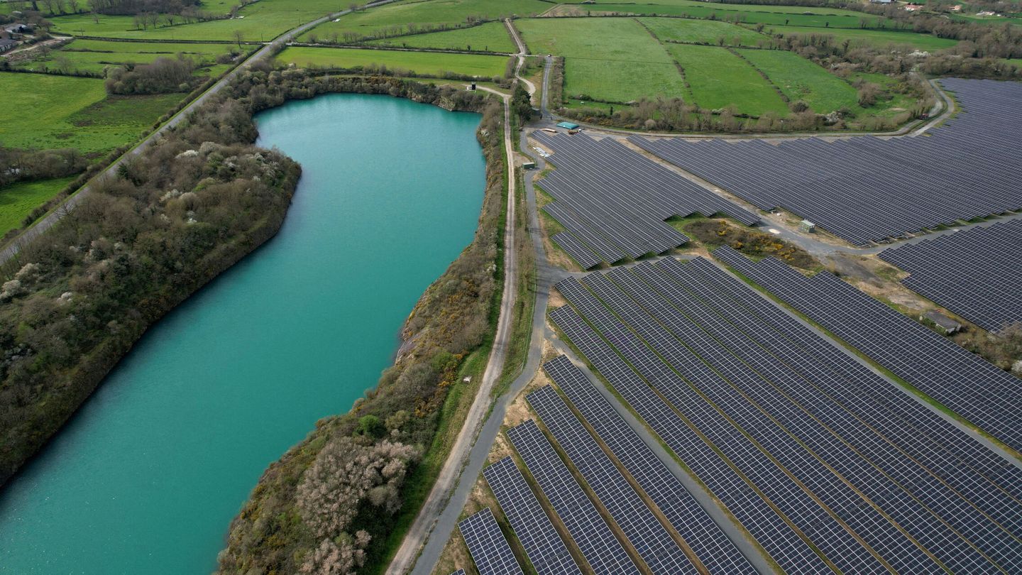 Foto de recurso de un parque fotovoltaico. (Reuters/Stephane Mahe)