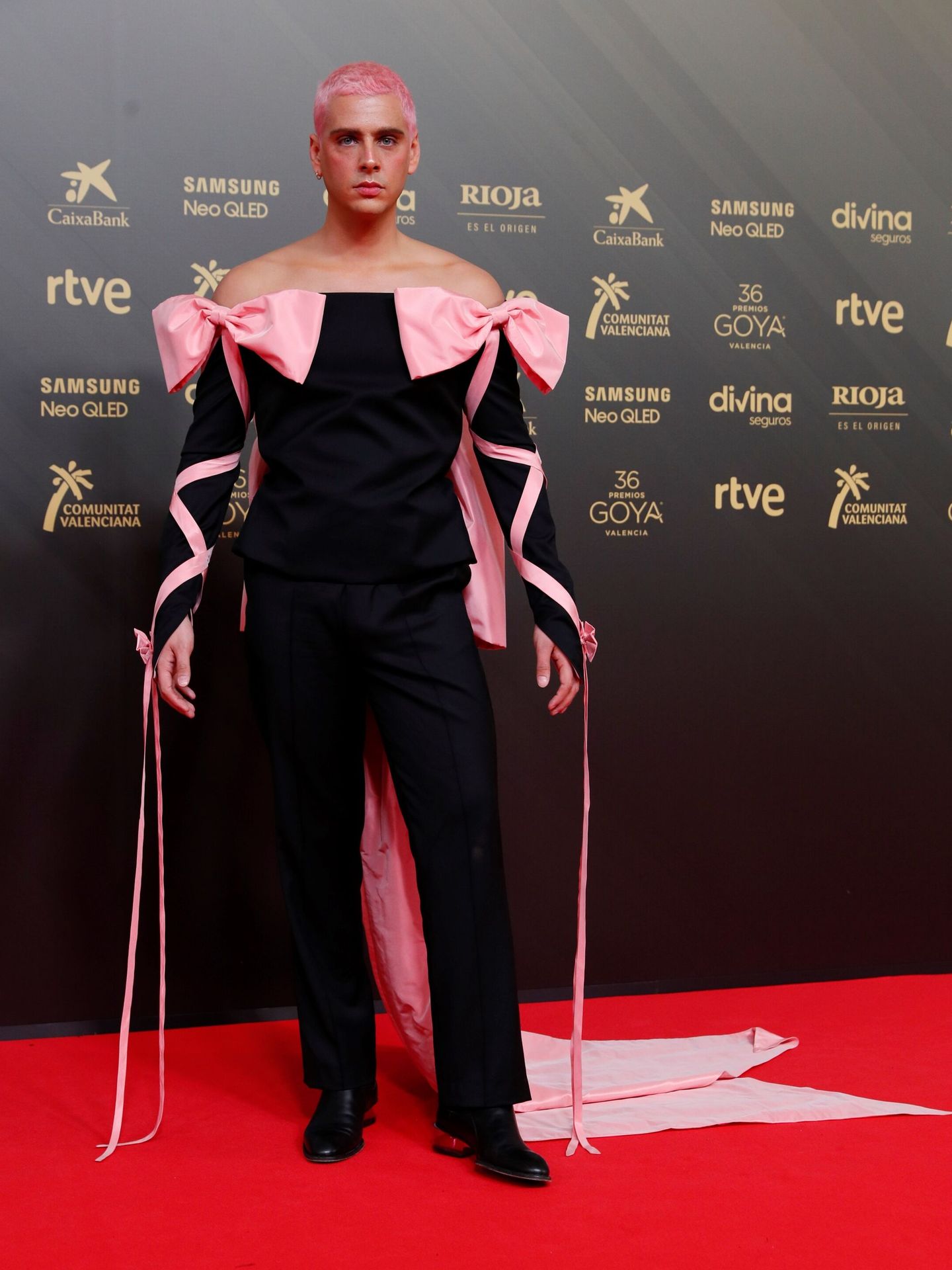 Eduardo Casanova, en la alfombra roja de los Premios Goya 2022. (EFE)