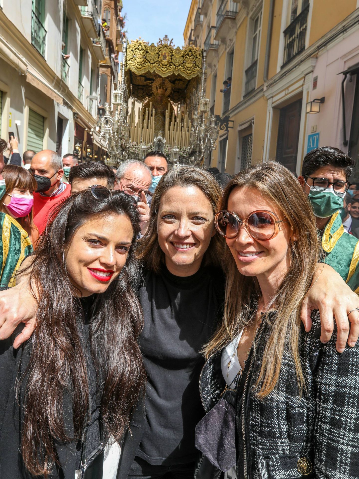 María Casado y Nicole Kimpel, durante la procesión. (Cordon Press)