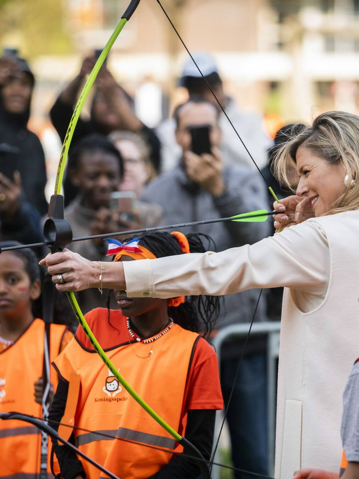 Máxima de Holanda dispara flechas en la inauguración de los Juegos del Rey. (Cordon Press)