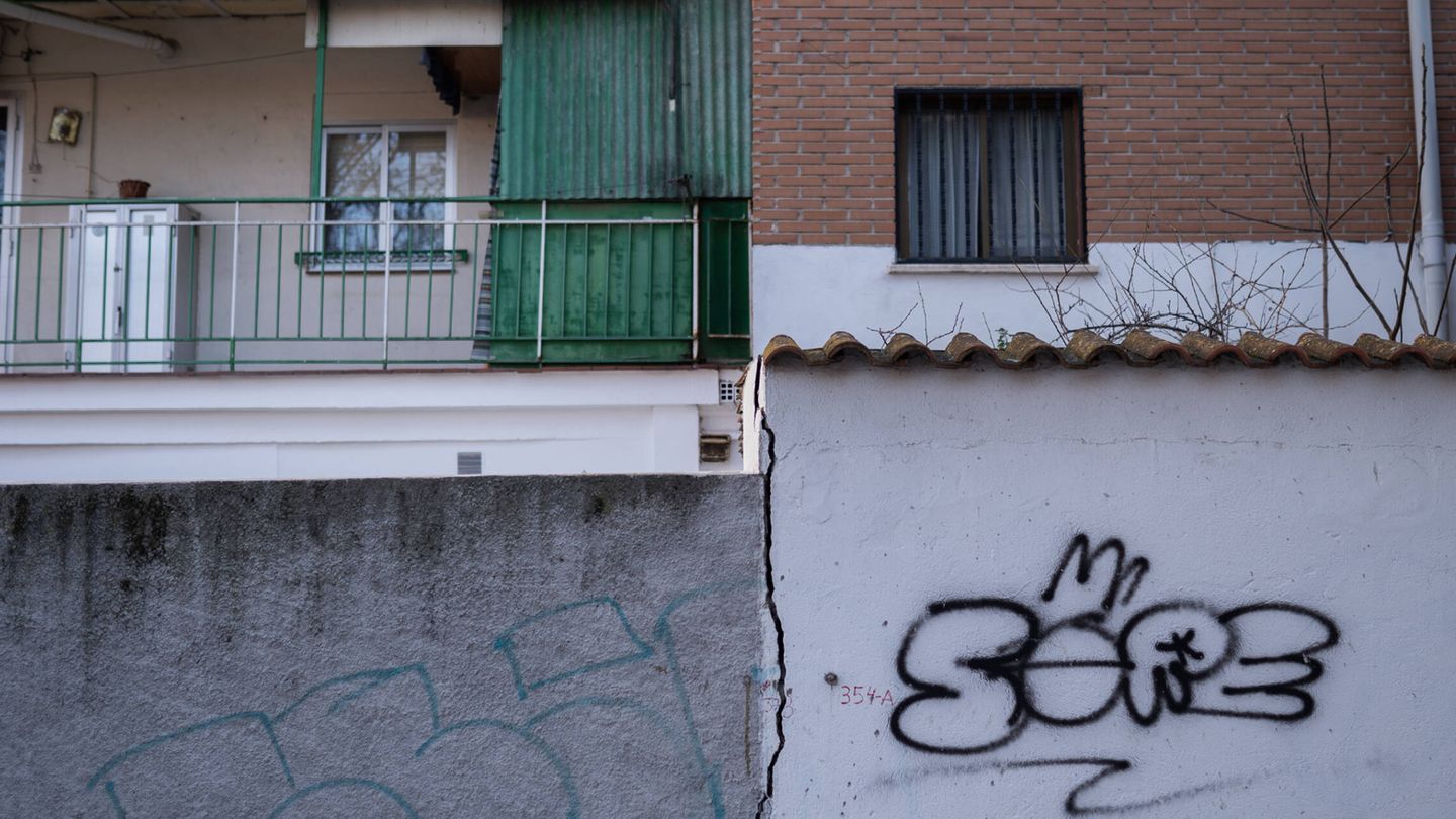 San Fernando de Henares, Comunidad de Madrid, 25/01/2023: Grietas causadas por la línea 7B de Metro en un edificio de San Fernando de Henares. (Ana Beltrán)
