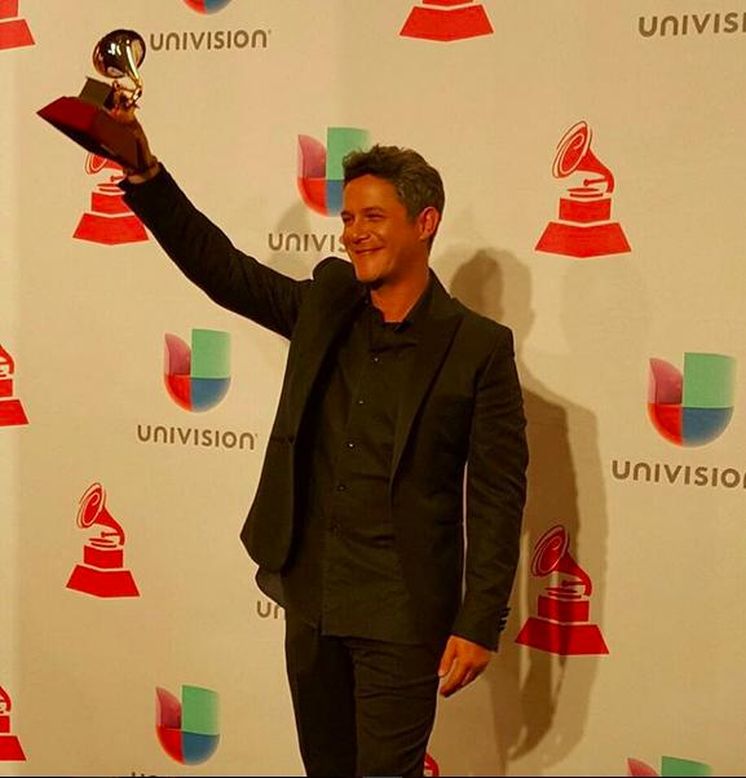 Foto: Alejandro Sanz recogiendo el premio Grammy Latino en Las Vegas (Instagram)