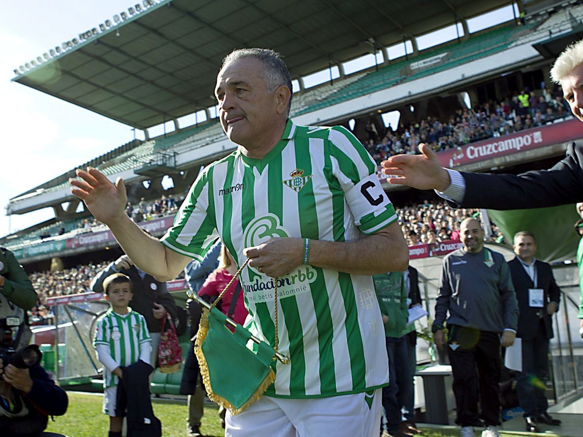 Foto: Gordillo, en un partido de leyendas del Betis y el Madrid. (EFE/Paco Puentes)