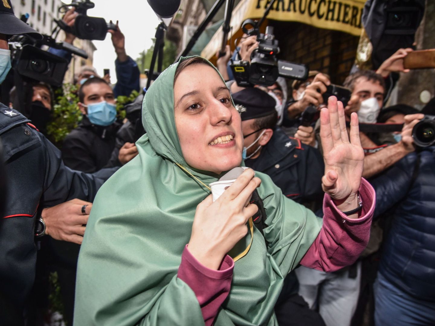 Milan (Italy), 11 05 2020.- Italian aid worker, Silvia Romano, wearing a Somalian garb, reacts upon her arrival at home in Milan, Italy, 11 May 2020. Silvia Romano was kidnapped by gunmen from an orphanage in Kenya for 18 months. (Italia, Kenia) EFE EPA Matteo Corner