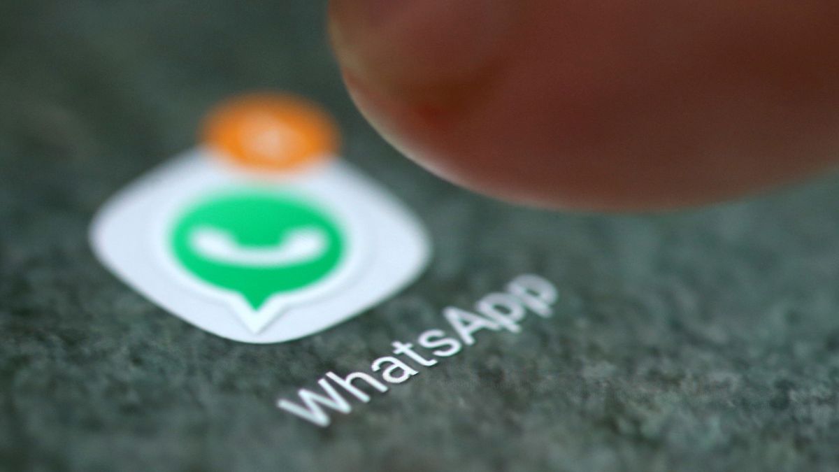 Ya puedes evitar que espíen tus WhatsApps: cómo protegerlos con tu cara o tu huella