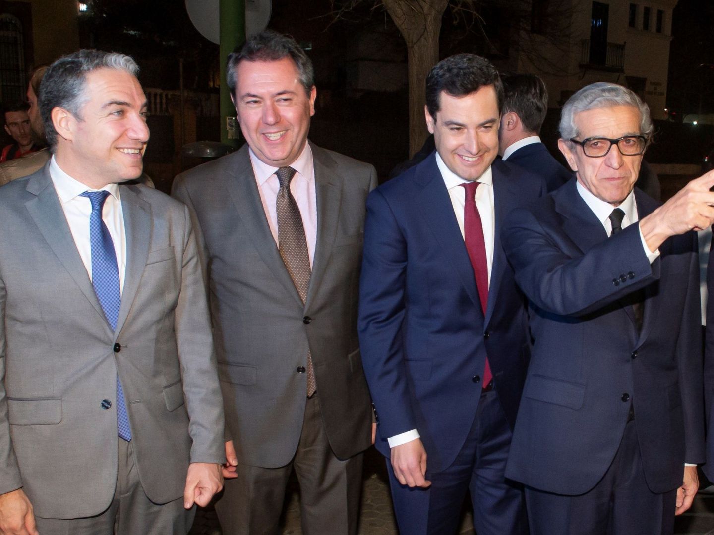 De izda. a dcha. Elías Bendodo, Juan Espadas, Juanma Moreno, y el presidente de la Fundación Unicaja, Braulio Medel. (EFE)