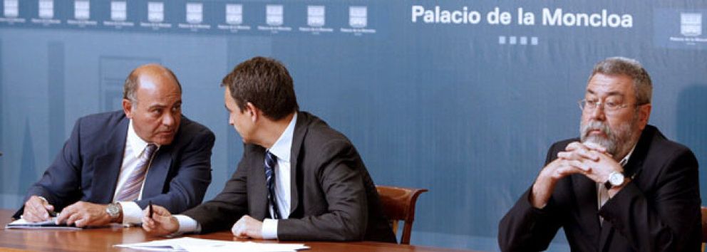 Foto: Zapatero mima a los sindicatos mientras recorta las ayudas a CEOE