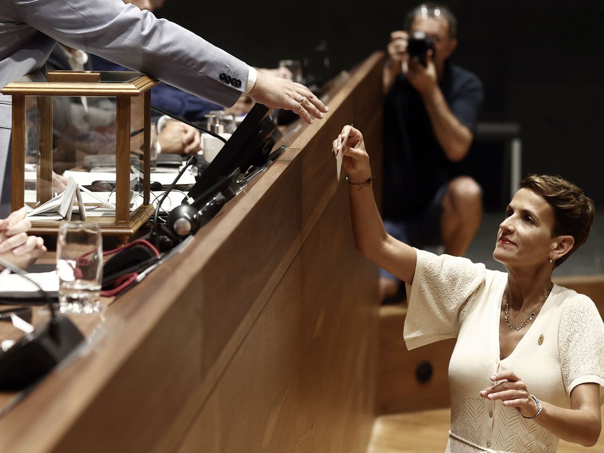 Foto: María Chivite, durante la primera votación. (EFE/Jesús Diges)