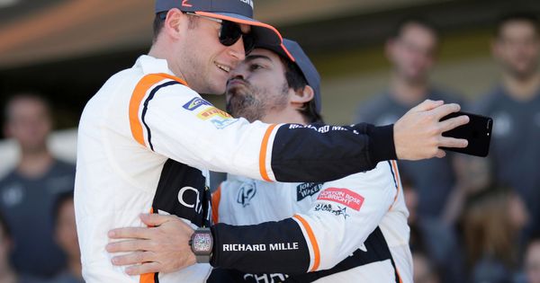 Foto: Alonso y Vandoorne, en el GP de Brasil. (Reuters)