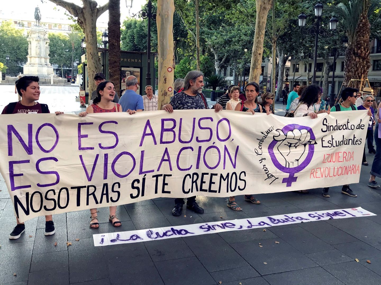 Colectivos feministas celebran en Sevilla la sentencia contra La Manada. (EFE)