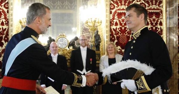 Foto: El Rey recibe a Elliot, nuevo embajador del Reino Unido en España. (Casa Real)
