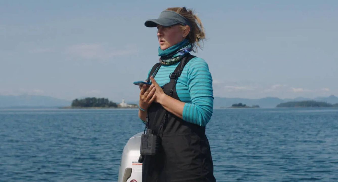 Las doctoras Ellen Garland y Michelle Fournet son dos científicas marinas especializadas en ballenas. (AppleTV)