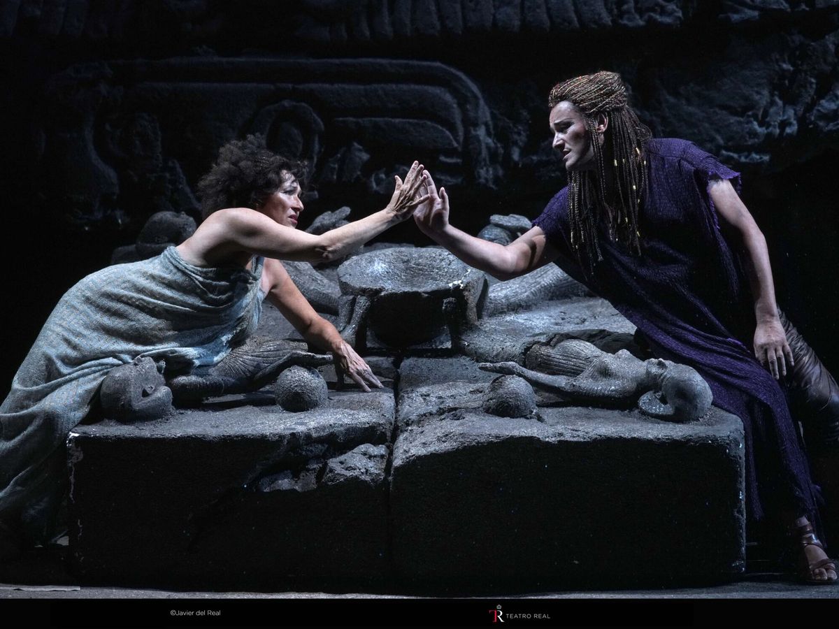 Foto: La soprano Krassimira Stoyanova (i), en el papel de Aida, y el tenor Piotr Beczala, como Radamès. (EFE/Teatro Real/Javier del Real)