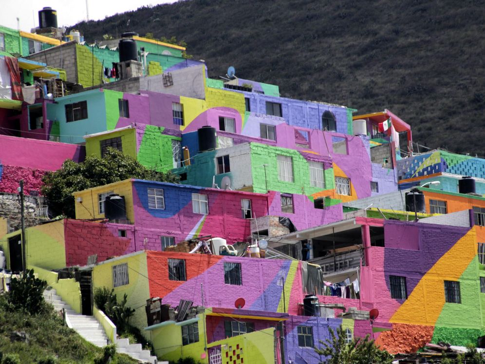 Brochazos por votos: historia mínima de las favelas multicolores en América  Latina