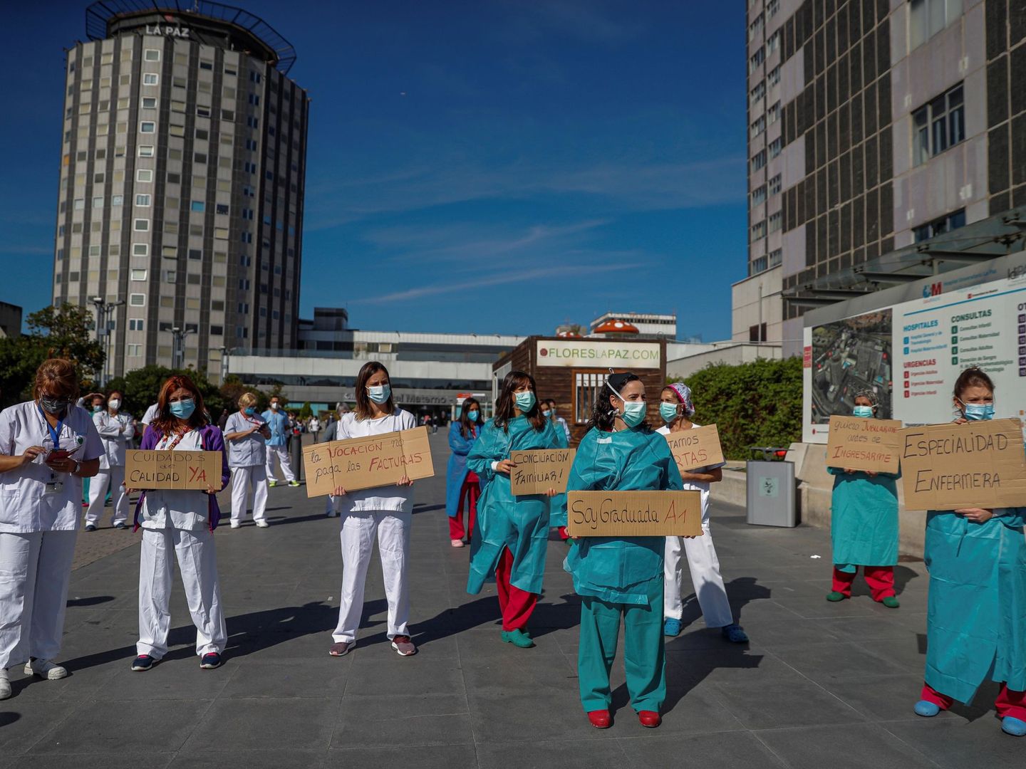 Huelga de enfermeros en octubre, a las puertas de La Paz, Madrid. (EFE)