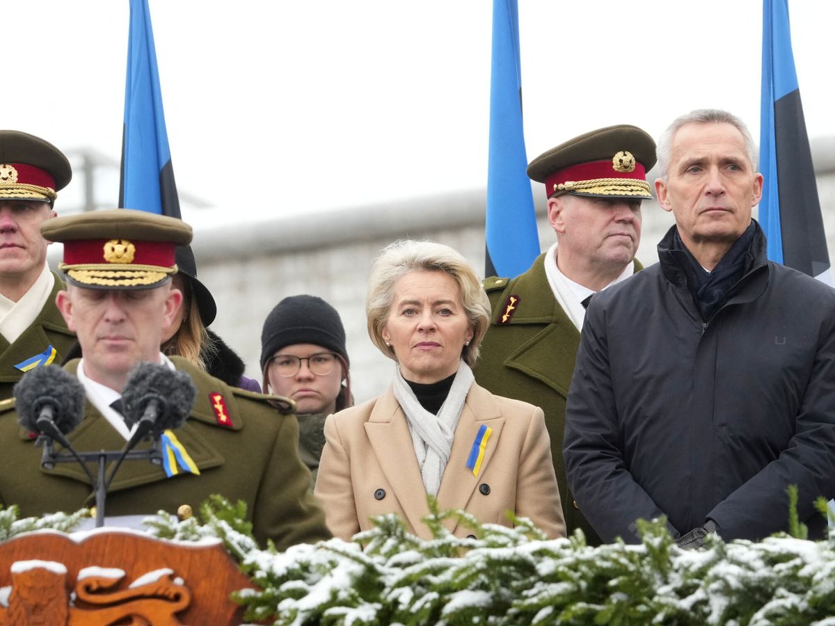 Foto: La Presidenta de la Comisión Europea, Ursula von der Leyen, y el Secretario General de la OTAN, Jens Stoltenberg. (Reuters/Ints Kalnins)