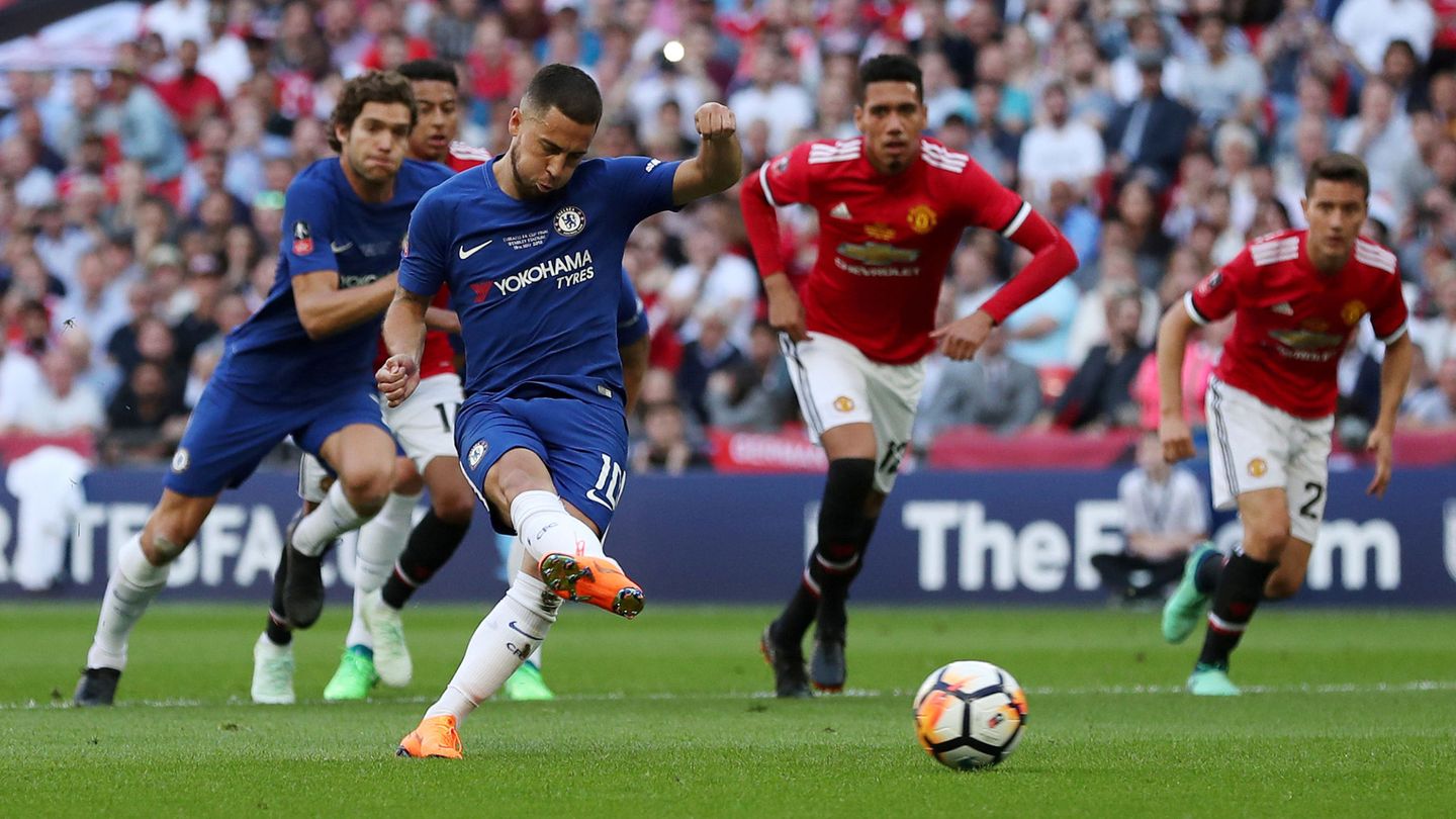 Hazard marca el gol que dio la FA Cup al Chelsea. (Reuters)