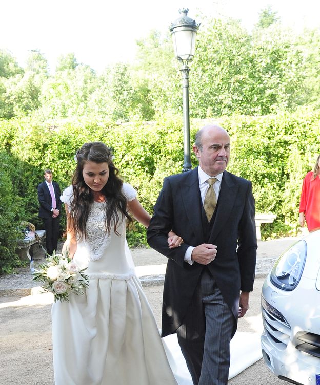 Foto: Luis de Guindos en la boda de su hija (Gtres)