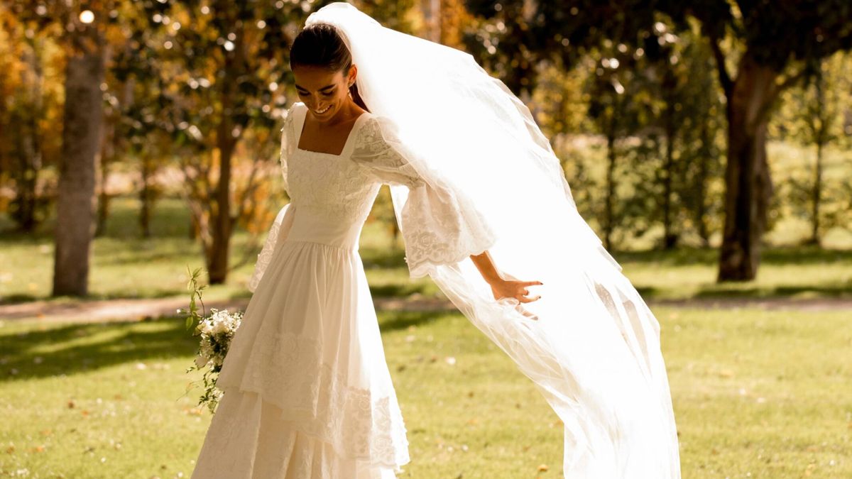 La exclusiva boda de Sonsoles en Madrid y su vestido de novia bordado con flores