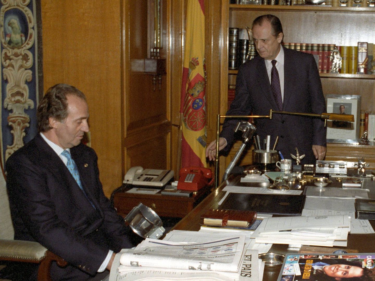 Sabino y Juan Carlos en Zarzuela en 1992. (EFE)           