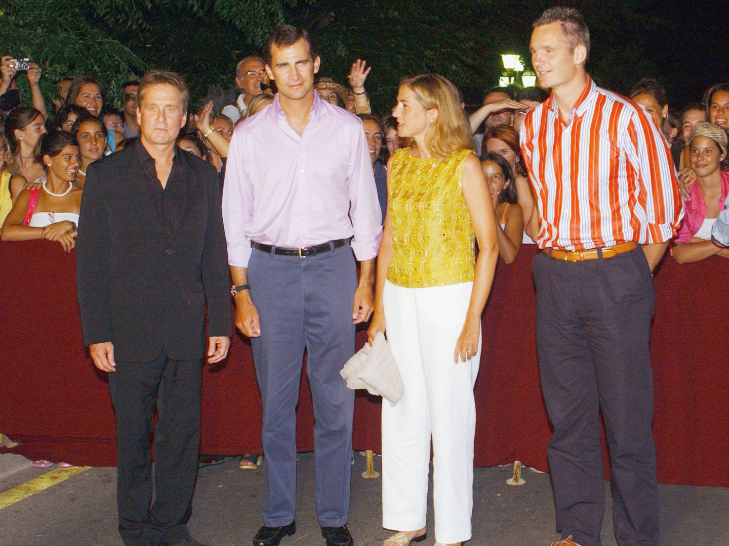 Michael Douglas, en Mallorca en 2001 junto al entonces príncipe Felipe, la infanta Cristina e Iñaki Urdangarin. (Getty)