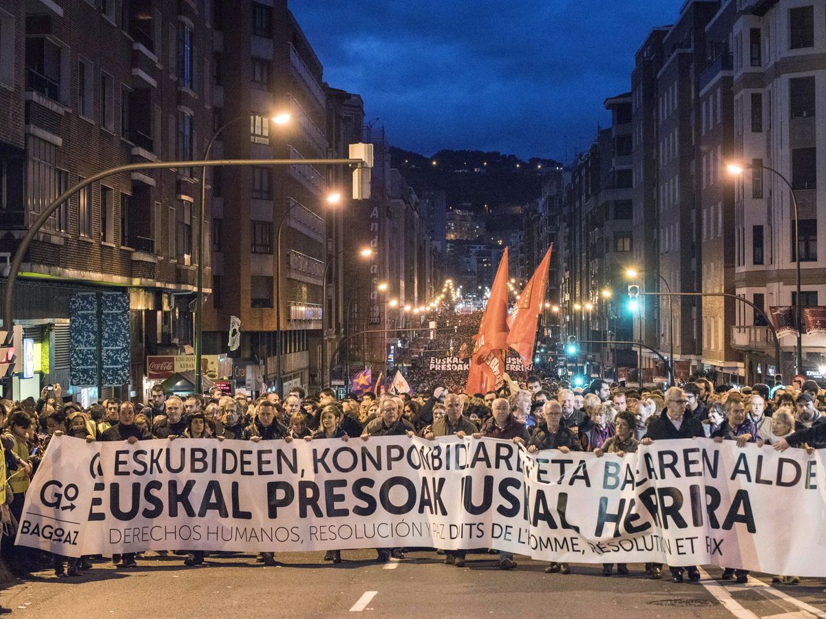 Foto: Manifestación a favor del acercamiento de los presos de ETA al País Vasco. (EFE)