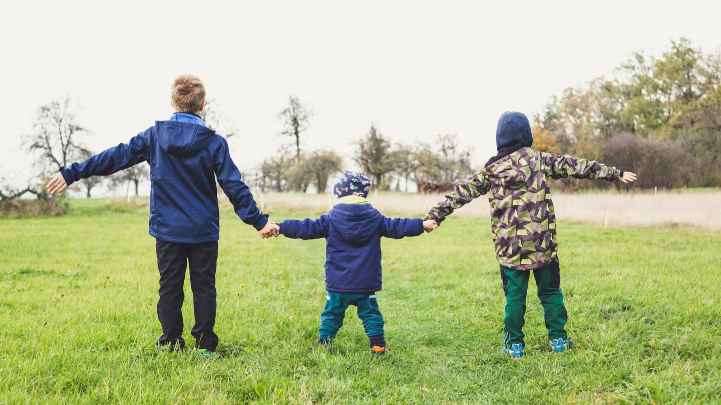 Según el estudio, el hermano mayor, el mediano y el pequeño tendrán una personalidad diferente.(Unsplash/Markus Spiske)