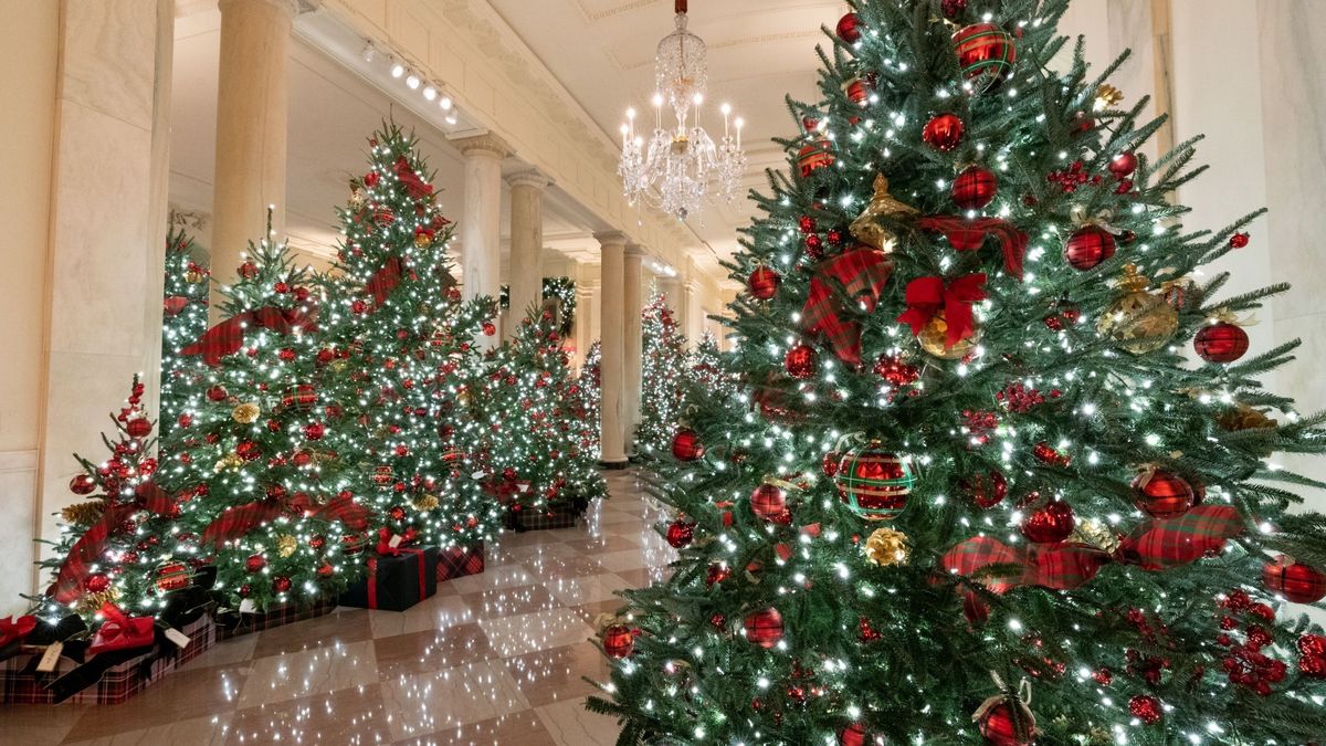 Más de 60 árboles de Navidad, la última decoración de Melania en la Casa Blanca