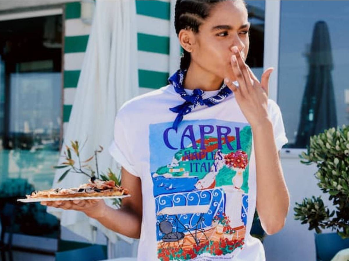 Foto: Homenaje a Capri con esta camiseta de Pull and Bear. (Cortesía)