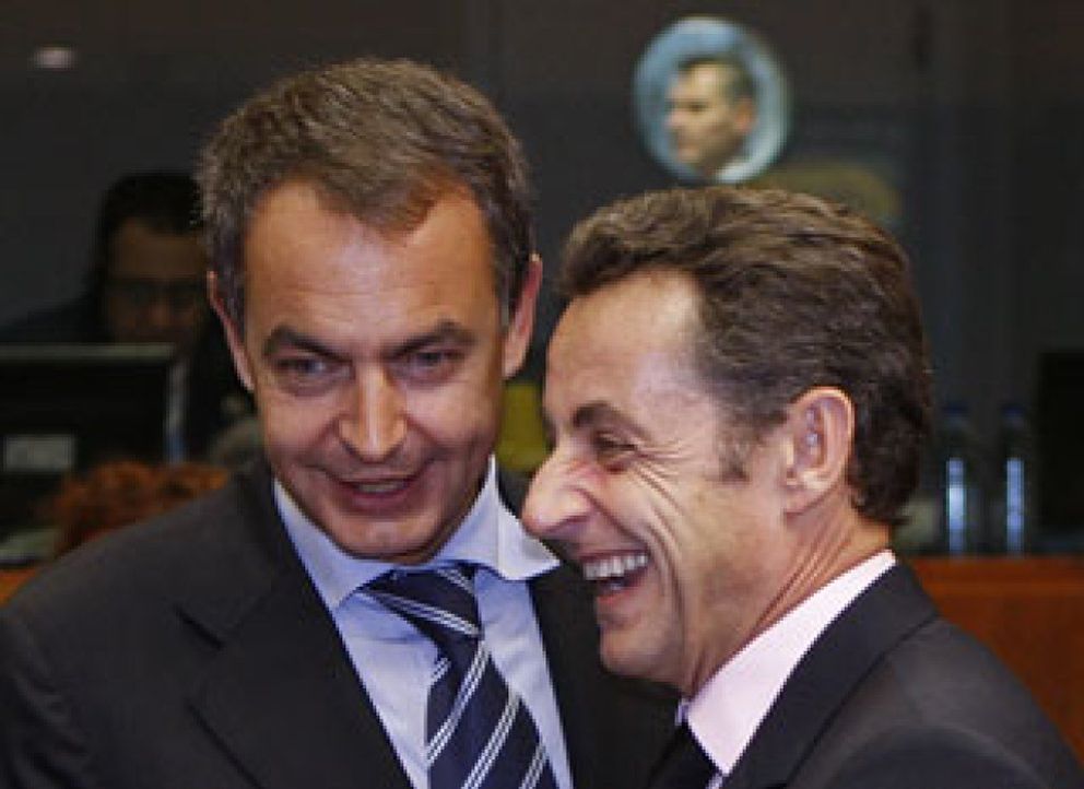 Foto: Francia desmiente que Sarkozy llamara "poco inteligente" a Zapatero