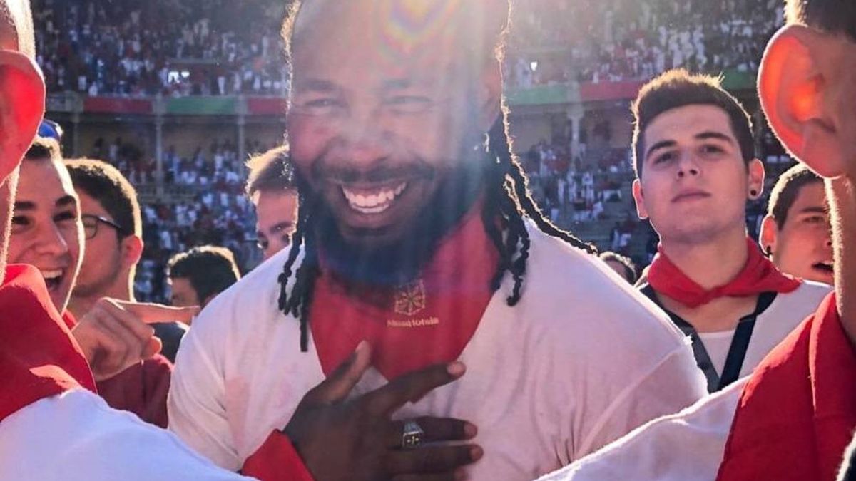 La estrella de la NFL que corre los encierros de San Fermín: "Uno de los días más grandes"