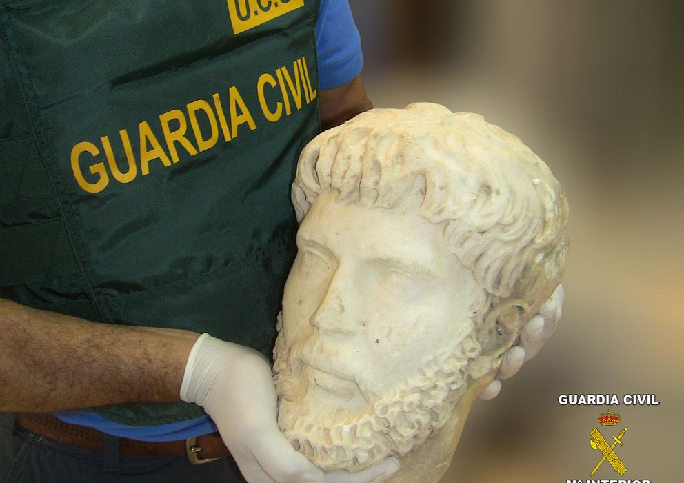 Foto: El fragmento del busto de Marco Aurelio recuperado en Córdoba. (GUARDIA CIVIL)