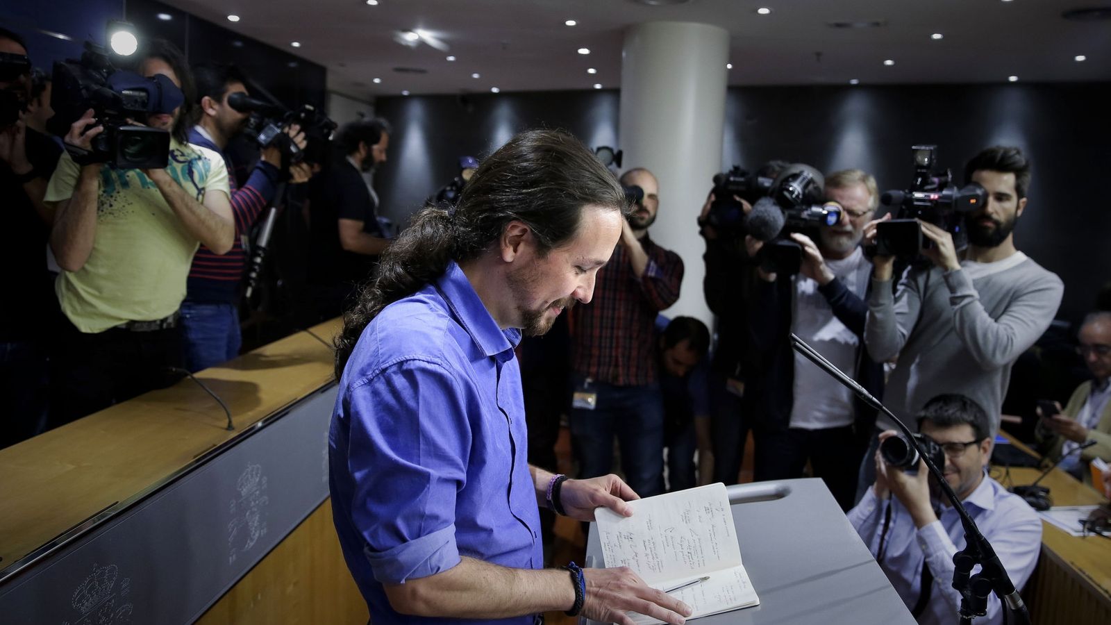 Foto: El líder de Podemos, Pablo Iglesias, durante la rueda de prensa ofrecida en el Congreso tras ser recibido por el Rey. (EFE)