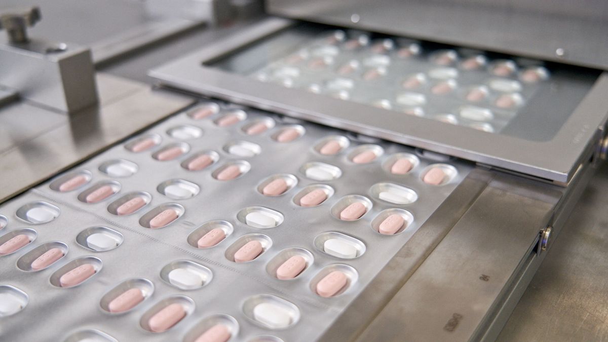 Pfizer asegura que su pastilla tiene un 89 % de efectividad contra el covid-19