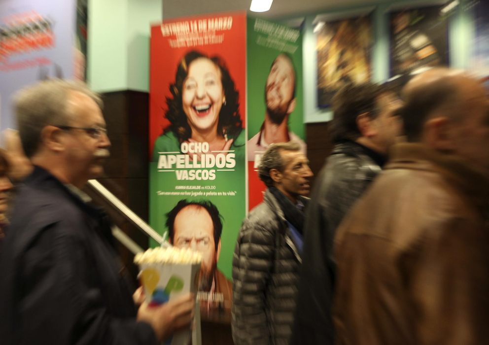 Foto: Un cine donde proyectan 'Ocho apellidos vascos' (Efe)